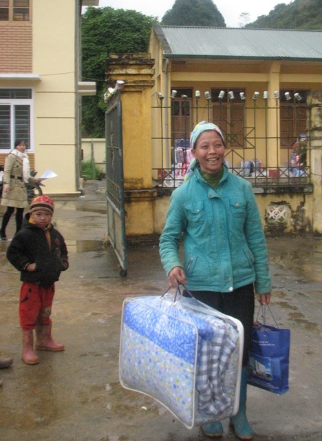 Activité caritative : “printemps solidaire” de VOV5 à Can Nong - ảnh 13